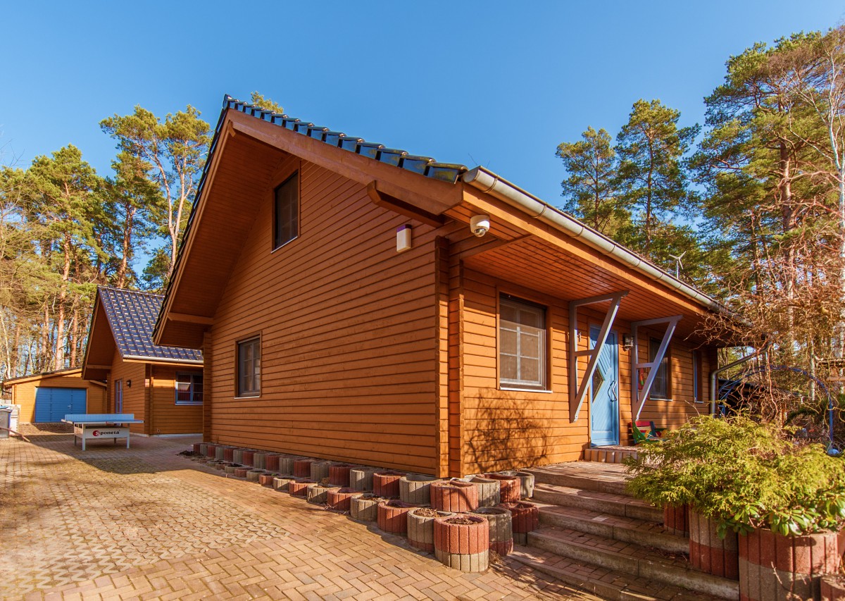 Blockbohlendoppelhaus voller Ideen und Hightech in 1. Baureihe am Wukensee